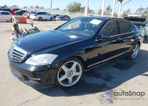 2013 Mercedes-Benz S 550 z USA, uszkodzony, nr VIN WDDNG7DB4DA502893